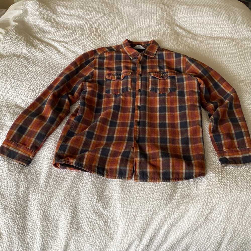 VOLCOM plaid lined flannel. Size men’s large